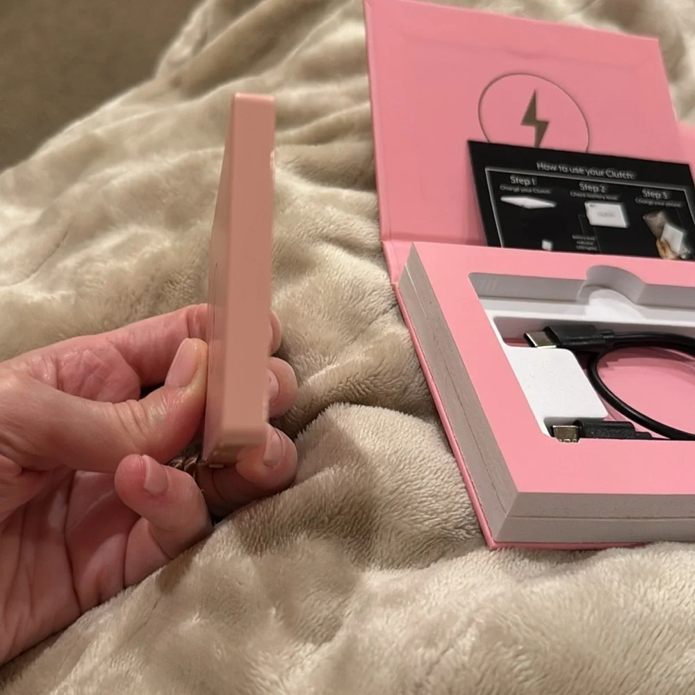 Clutch Pro Portable pink iPhone lightning Charger NWT in box